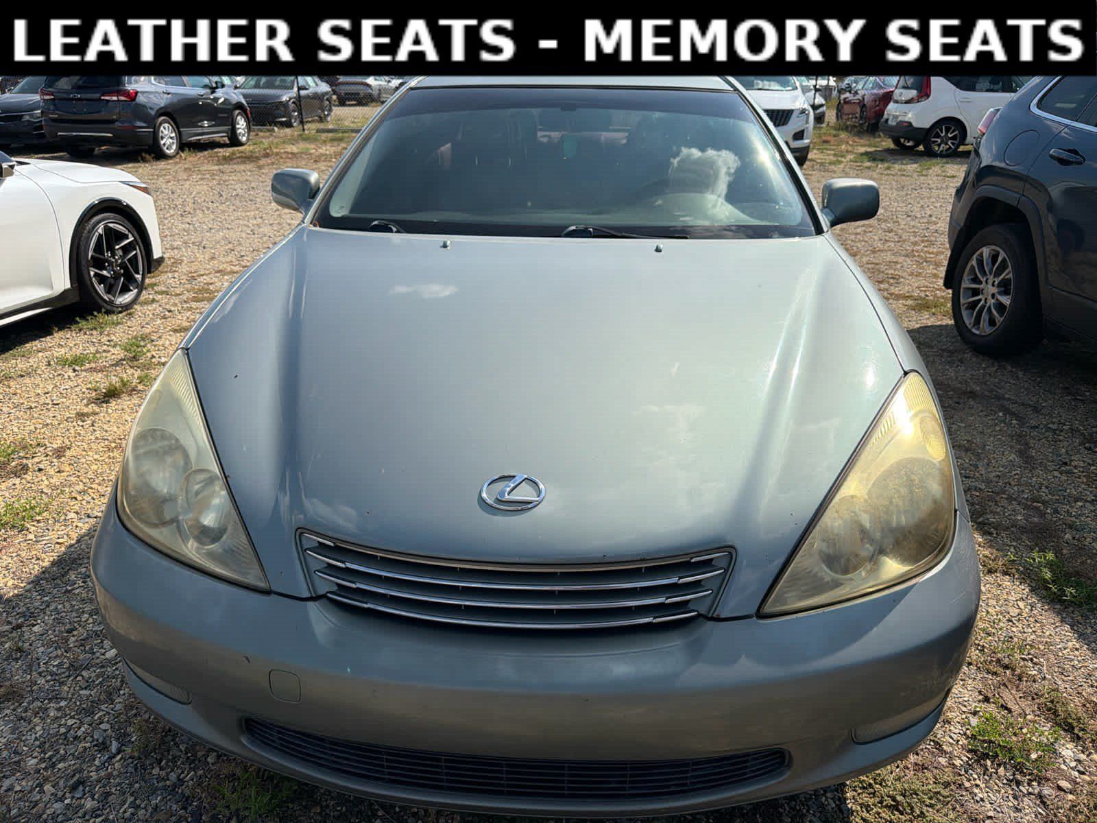 Used 2004 Lexus ES 330 w/ Premium Pkg FWD image 2