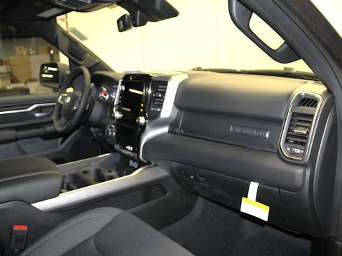 New 2026 RAM 1500 4x4 Crew Cab image 30