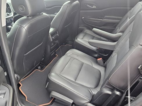 Used 2017 GMC Acadia SLT FWD image 9