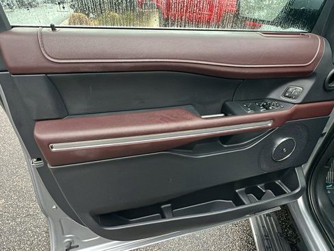 Used 2024 Ford Expedition Limited image 14