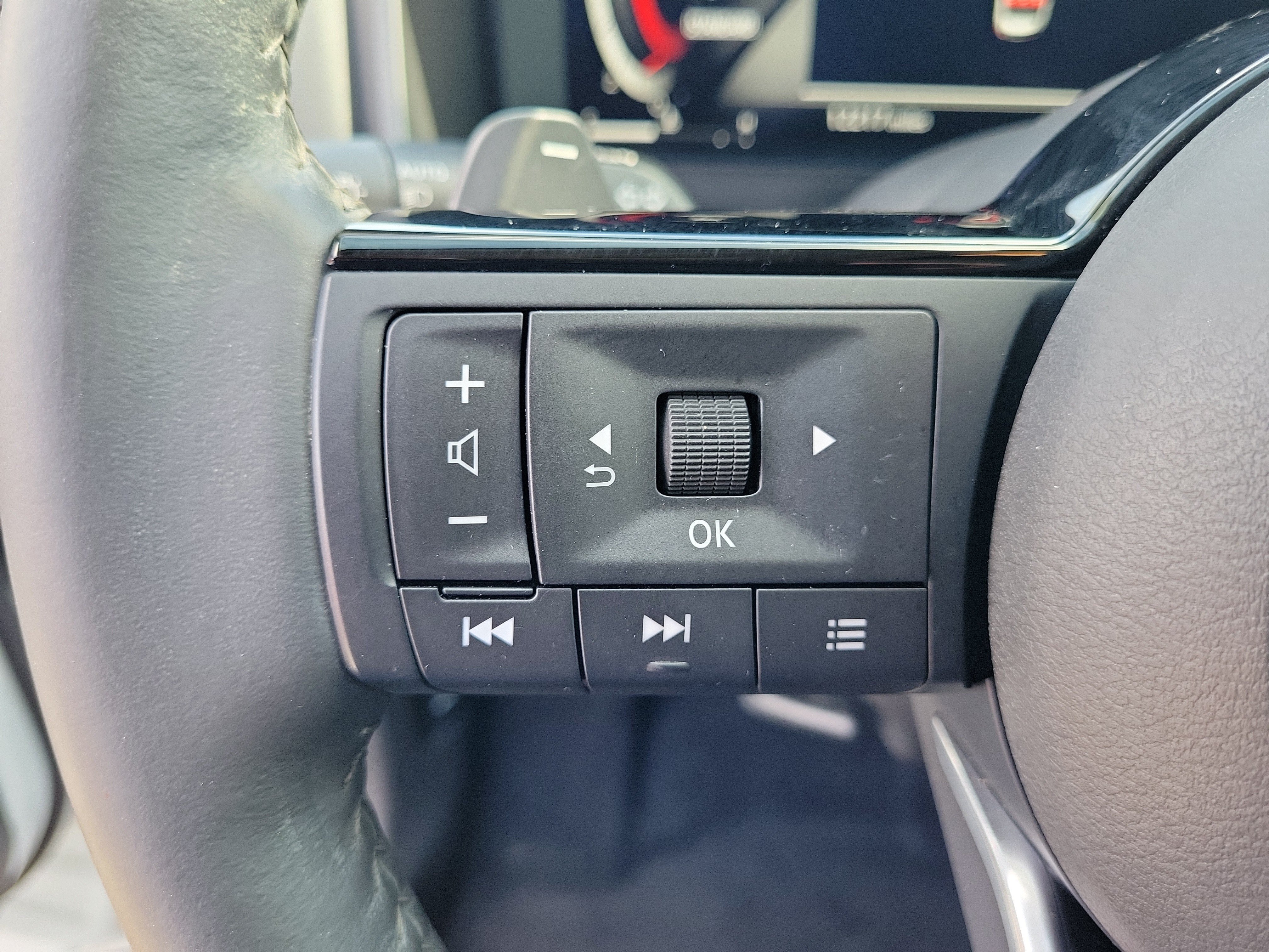 Certified 2024 Nissan Rogue SL w/ SL Premium Package FWD image 18