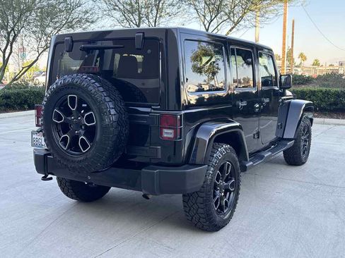 Used 2018 Jeep Wrangler Unlimited Sahara image 3