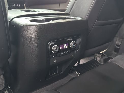 Used 2022 Chevrolet Tahoe Z71 w/ Z71 Off-Road Package image 28