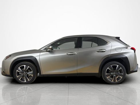 Used 2022 Lexus UX 200 w/ Accessory Package (Z2) FWD image 2