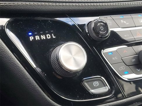 Certified 2021 Chrysler Pacifica Touring-L w/ Uconnect Theater Family Group image 28