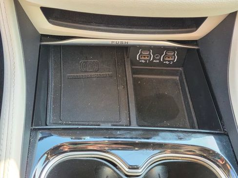 Used 2023 Chrysler Pacifica Limited FWD image 20