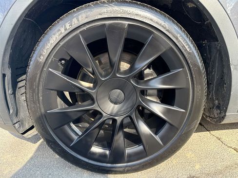 Used 2021 Tesla Model Y Long Range image 19