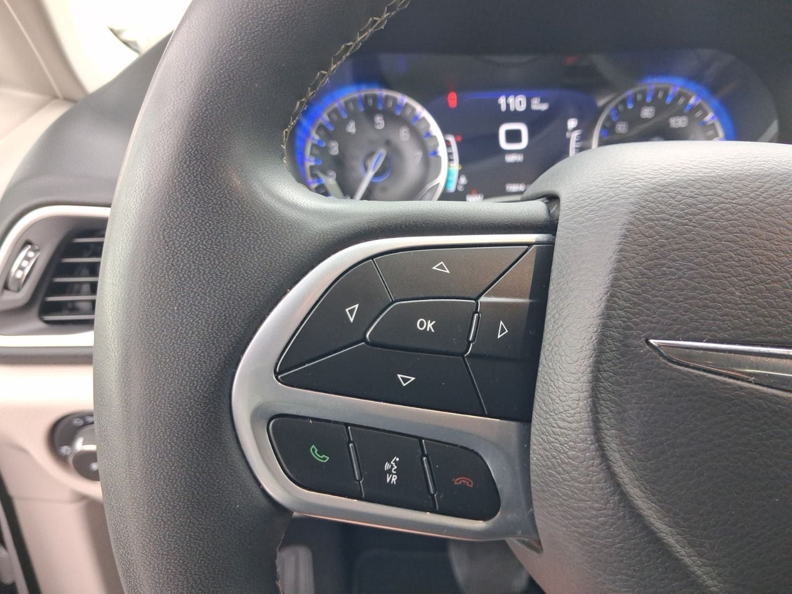 Used 2024 Chrysler Pacifica Touring-L FWD image 19