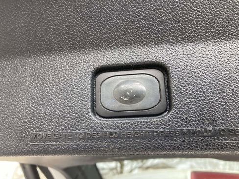 Used 2016 Ford Explorer XLT w/ Equipment Group 202A image 9