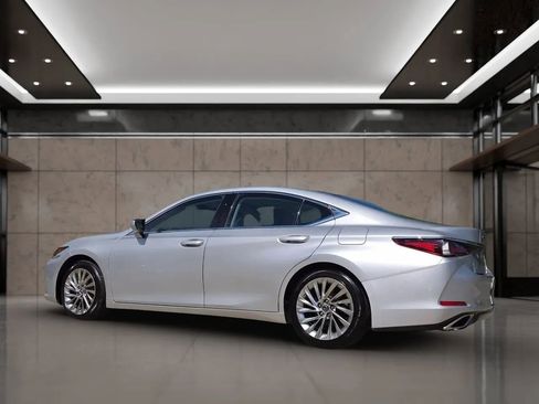 Used 2020 Lexus ES 350 w/ Accessory Package FWD image 3