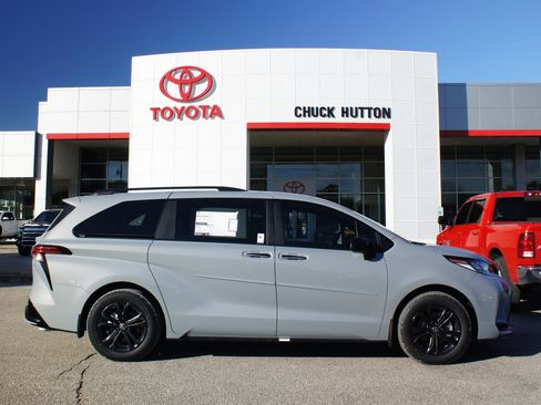 Used 2026 Toyota Sienna XSE image 13