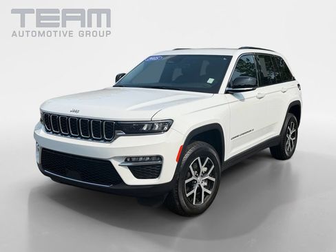 Certified 2025 Jeep Grand Cherokee Limited w/ Trailer Tow Package AWD/4WD image 3