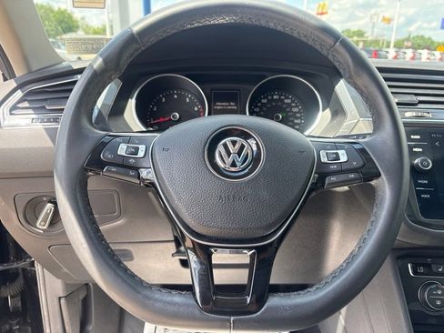 Used 2020 Volkswagen Tiguan SE w/ Panoramic Sunroof Package AWD/4WD image 18
