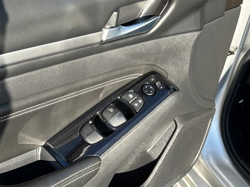 Used 2022 Nissan Altima 2.5 SV w/ SV Premium Package image 28