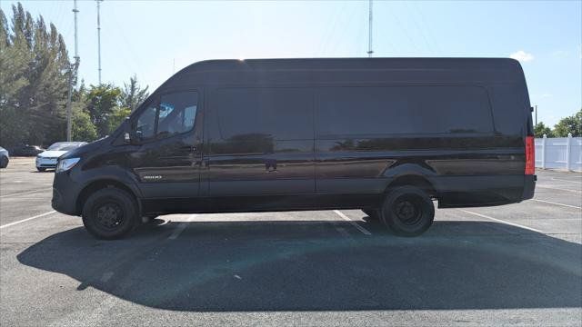 Used 2022 Mercedes-Benz Sprinter 3500 image 3