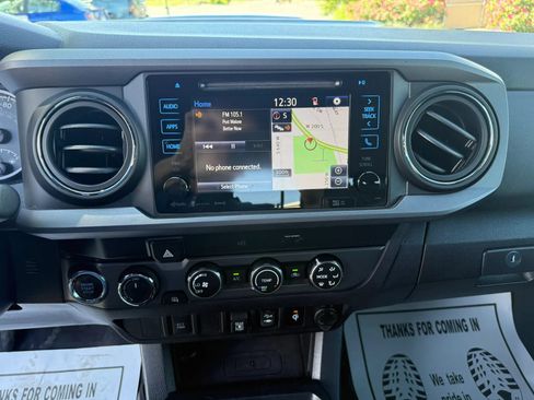 Used 2019 Toyota Tacoma TRD Sport AWD/4WD image 31