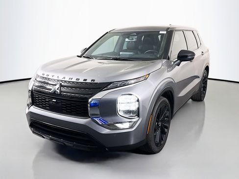 Used 2023 Mitsubishi Outlander SE image 4