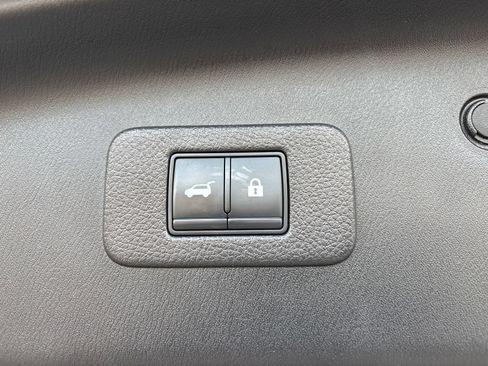 Used 2022 Nissan Armada Platinum w/ Captain's Chairs Package RWD image 21