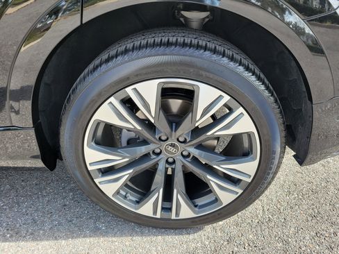 Used 2025 Audi Q8 Premium w/ Black Optic Package image 33