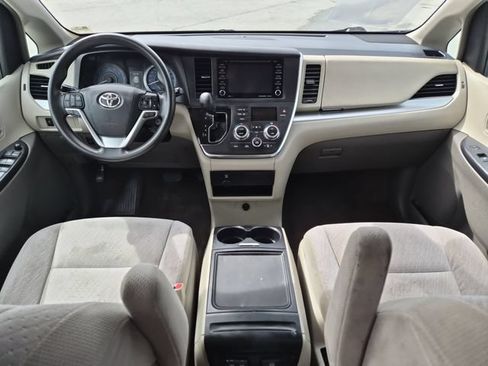 Used 2019 Toyota Sienna LE AWD/4WD image 21