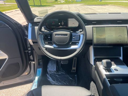 New 2026 Land Rover Range Rover Long Wheelbase SE AWD/4WD image 13