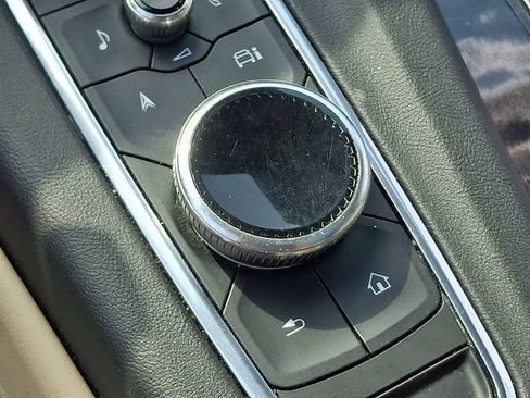 Used 2021 Cadillac Escalade ESV Premium Luxury AWD/4WD image 25