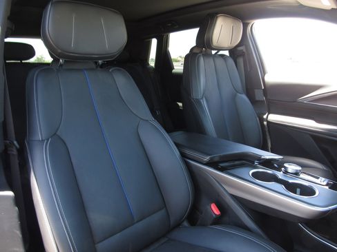 Used 2024 Cadillac Lyriq Sport RWD image 10