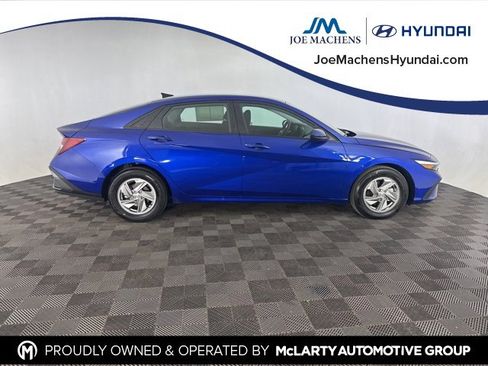 Used 2025 Hyundai Elantra SE image 6