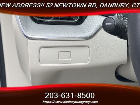 Used 2025 Volvo XC60 B5 Plus w/ Protection Package Premier AWD/4WD image 19