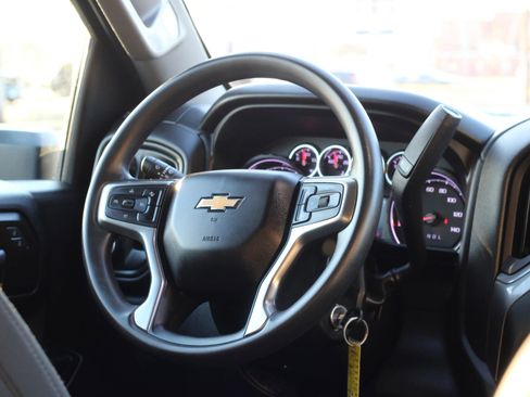 Used 2022 Chevrolet Silverado 2500 Custom w/ Custom Convenience Package AWD/4WD image 14
