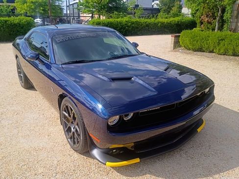 Used 2017 Dodge Challenger R/T Scat Pack w/ Leather Interior Group RWD image 19