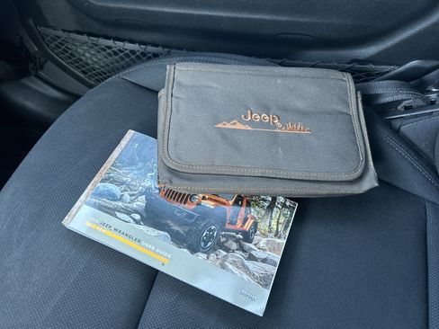 Used 2018 Jeep Wrangler Unlimited Sport S image 32