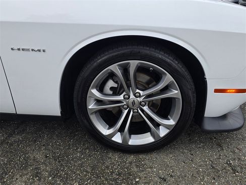 Used 2022 Dodge Challenger R/T image 9