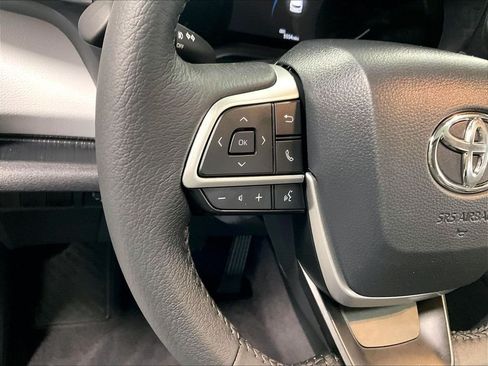 Used 2025 Toyota Sienna XLE w/ XLE Plus Package AWD/4WD image 24