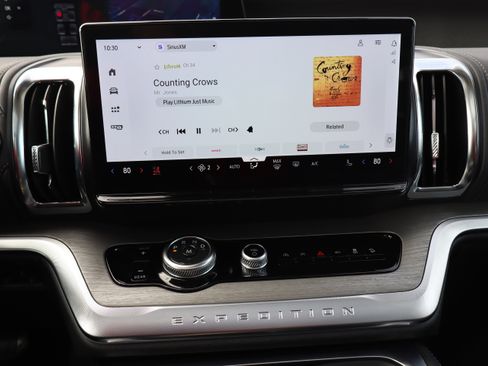 Used 2025 Ford Expedition Platinum image 19