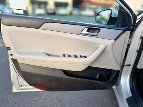 Used 2017 Hyundai Sonata SE FWD image 11