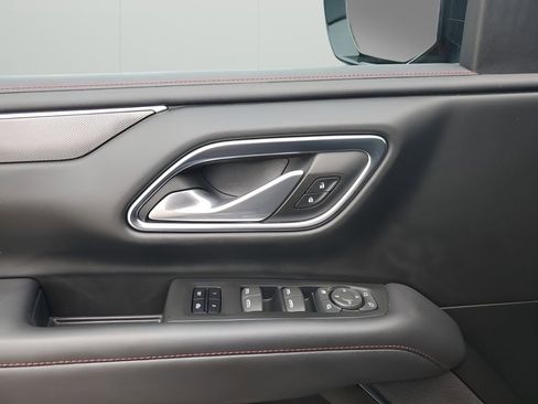 Used 2022 Chevrolet Suburban RST w/ Sport Performance Package image 27