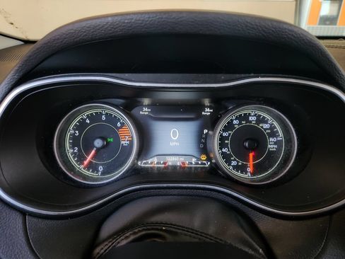 Used 2019 Jeep Cherokee Limited FWD image 16