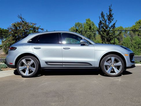 Used 2025 Porsche Macan image 8