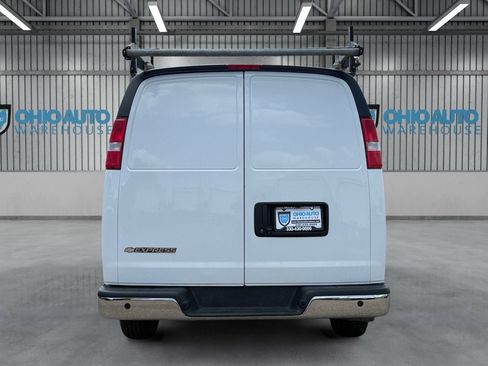 Used 2021 Chevrolet Express 3500 w/ Driver Convenience Package RWD image 7
