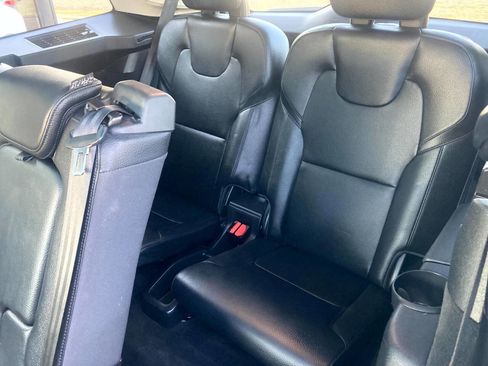 Used 2022 Volvo XC90 T6 Momentum w/ Climate Package image 19