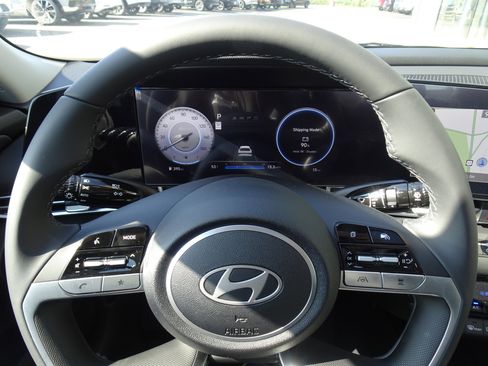 New 2025 Hyundai Elantra SEL image 16