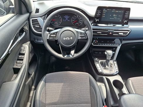 Used 2023 Kia Seltos S AWD/4WD image 12
