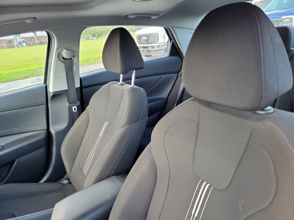 Used 2025 Hyundai Elantra SEL FWD image 23