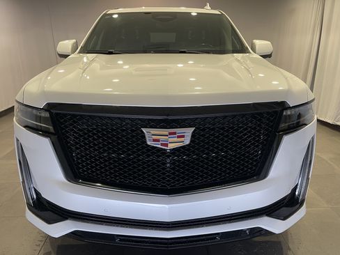 Used 2023 Cadillac Escalade ESV Sport Platinum AWD/4WD image 2