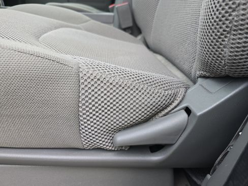 Used 2019 Nissan Frontier SV image 12