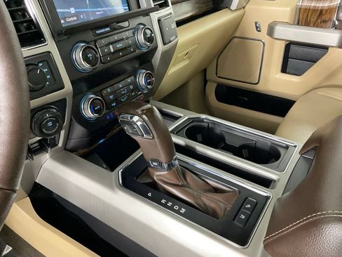 Used 2019 Ford F150 Lariat w/ Equipment Group 502A Luxury AWD/4WD image 20