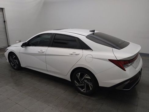 Used 2024 Hyundai Elantra SEL w/ Convenience Package FWD image 3