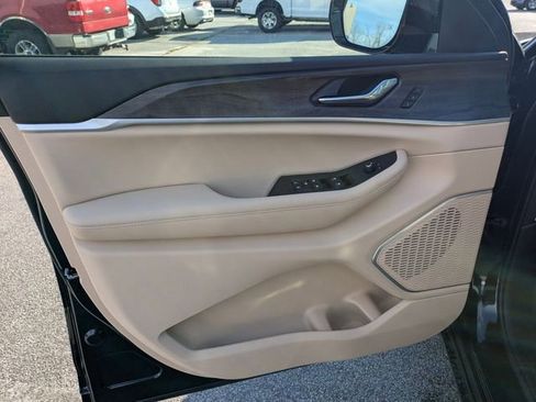 New 2026 Jeep Grand Cherokee Limited w/ Luxury Tech Group II RWD image 11