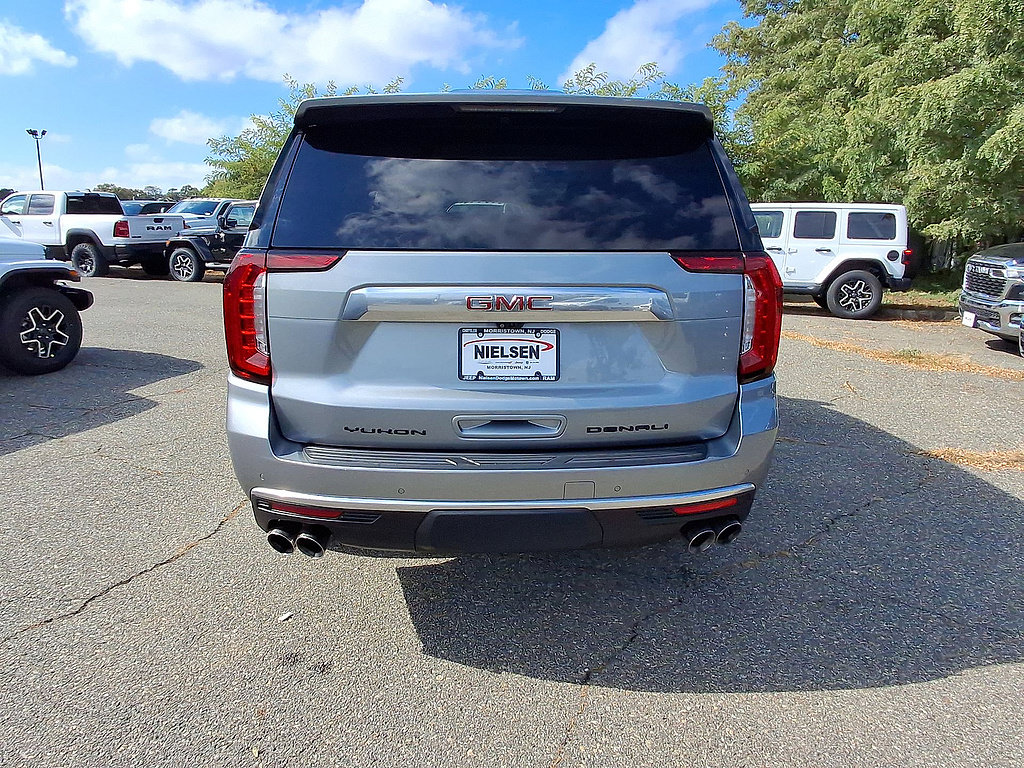 Used 2024 GMC Yukon Denali w/ Advanced Technology Package AWD/4WD image 7